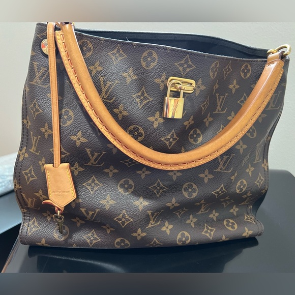 Louis Vuitton Gaia Mng Noir - Picture 8 of 9